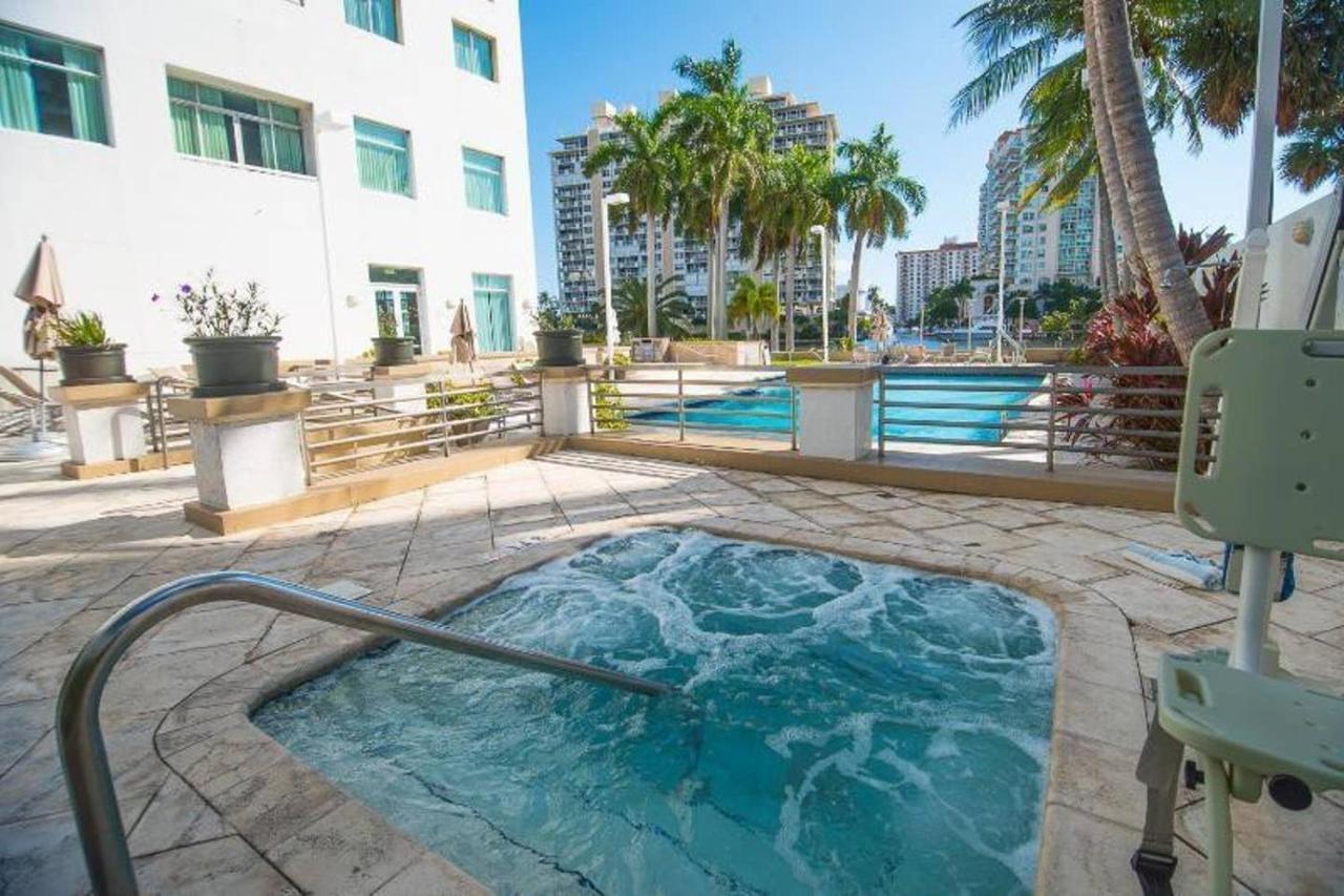 Waterview Condo- Spacious 2 Bedroom - Central - Steps To Beach 劳德代尔堡 外观 照片